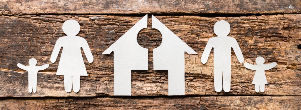 paper family and a cut house concept divorce