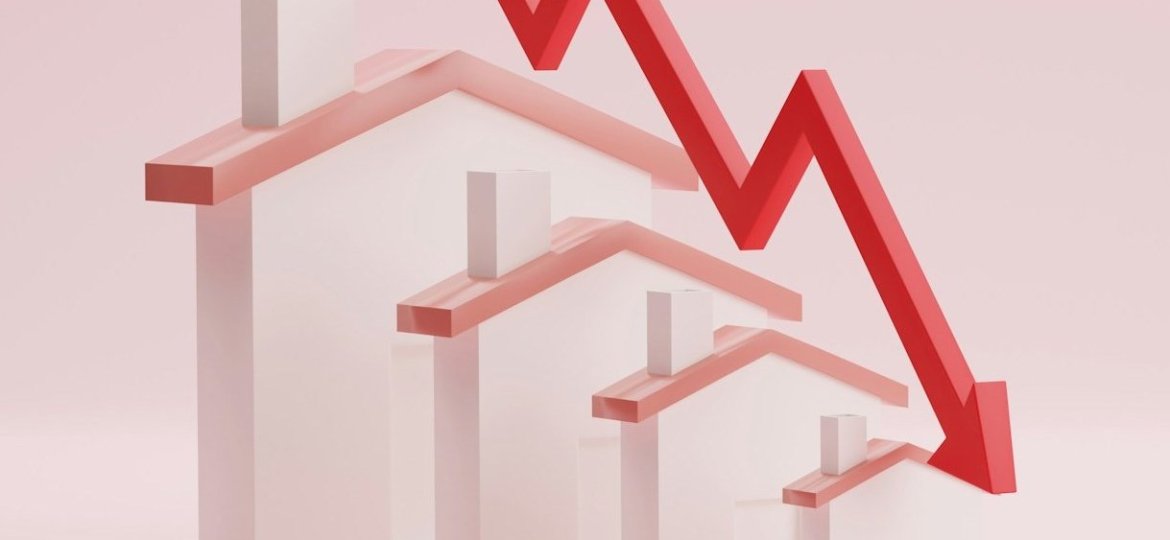 houses in a row with downward arrow indicating drop in value